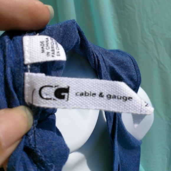 NWT Cable and Gauge Women's Sized Medium Blue Top - Picture 2 of 6